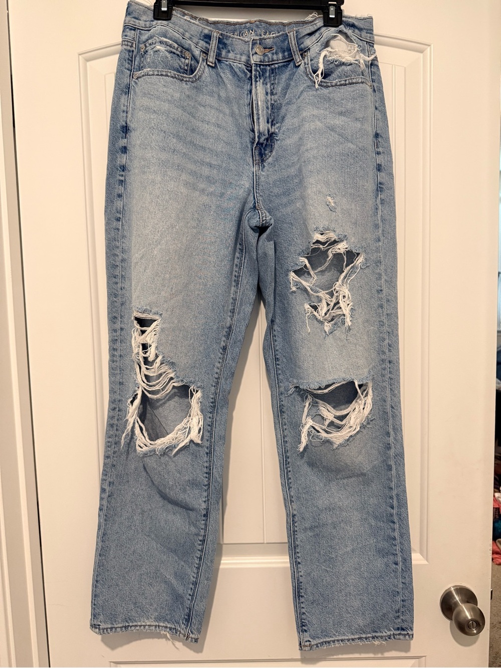 American Eagle Light Wash Distressed Jeans